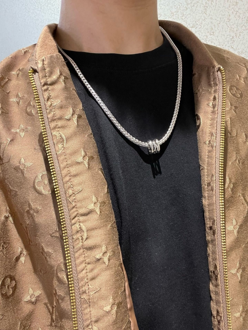 Bv1g*ai necklaces